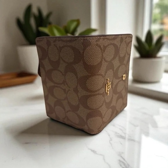 Coach Signature Canvas Bifold Wallet Pristine - Picture 6 of 15